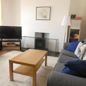 2-bed Flat In Apartamento Edimburgo