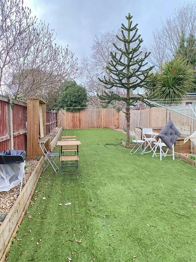 Cozy En-Suite Near Stratford London Guest house
