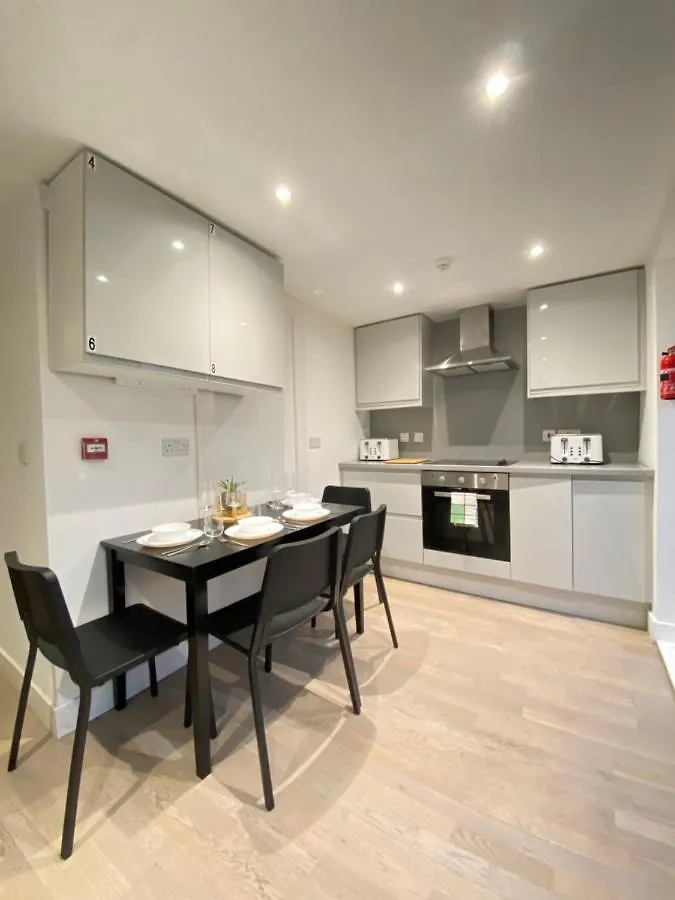Cozy En-Suite Near Stratford Лондон Гостевой дом