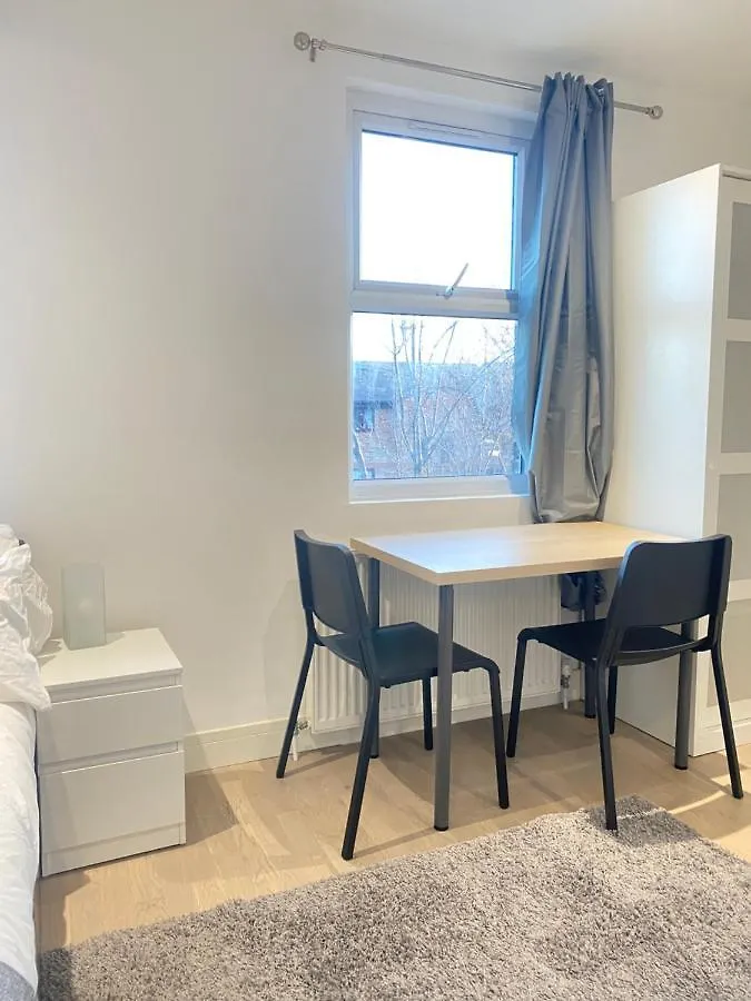 Pensión Cozy En-Suite Near Stratford Londres