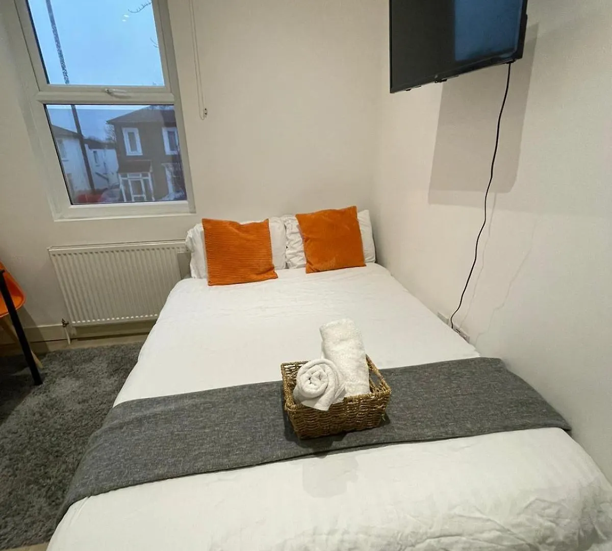 Cozy En-Suite Near Stratford Londres Pensión